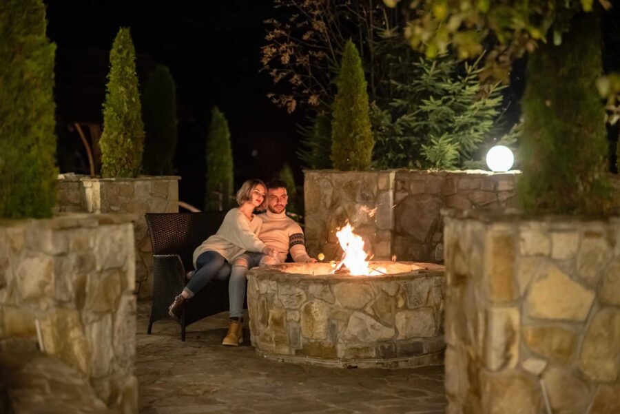 Вечеря біля вогню