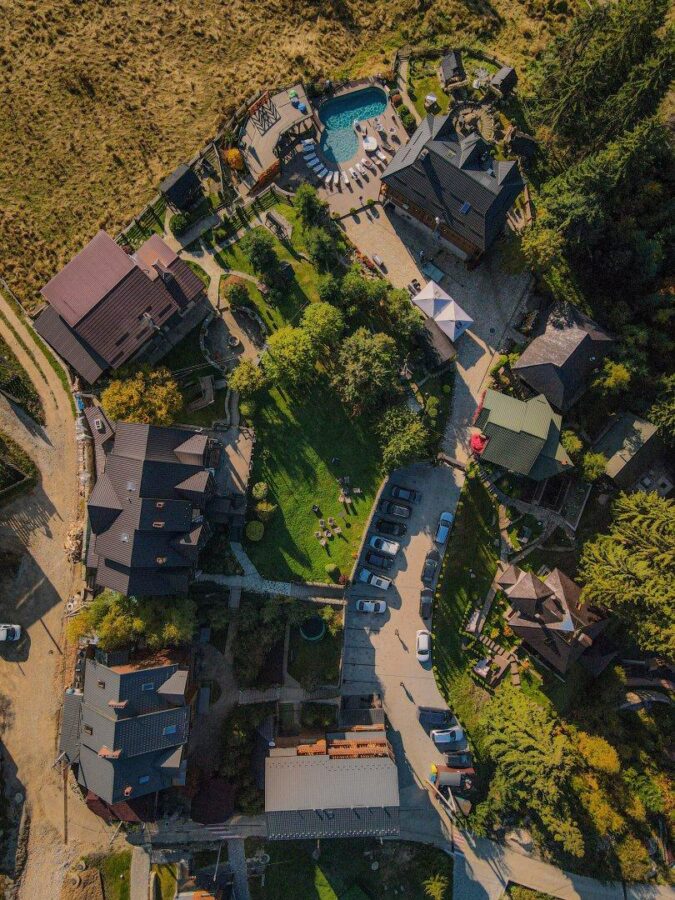 -25% на проживання у червні